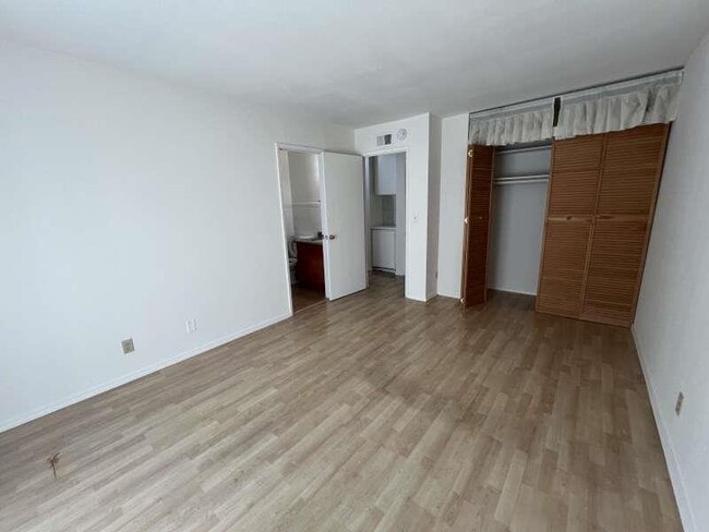 Building Photo - 425 Clauser Dr