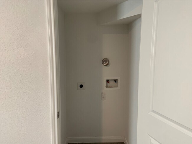 Building Photo - 268 Oak Ridge Dr