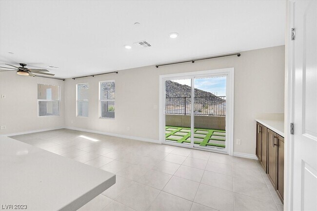 Building Photo - 372 Rosefinch St