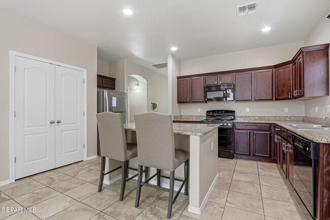 Building Photo - 14458 Vincent Kalel