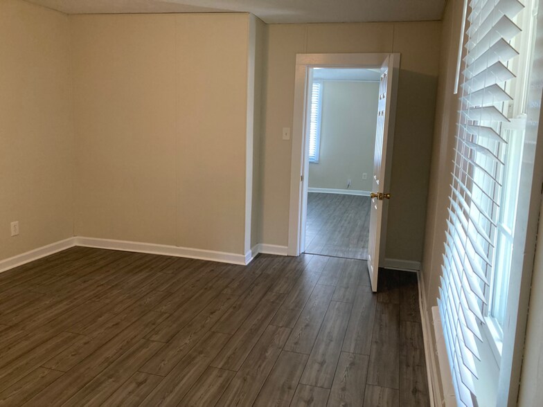 Building Photo - 904 Afton St