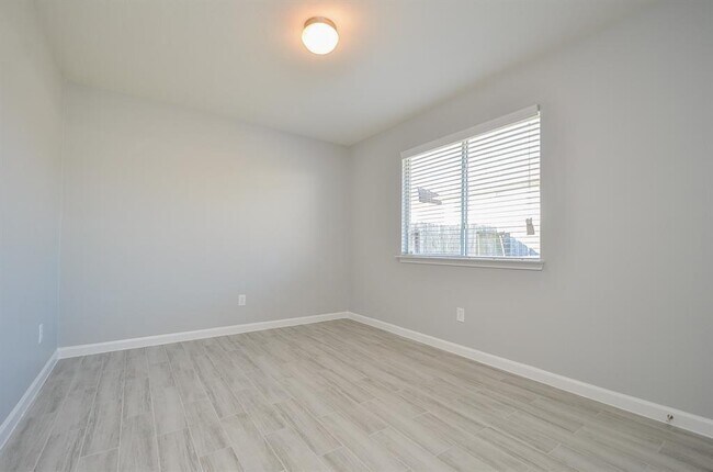 Building Photo - 14923 Sunset Bay Ct