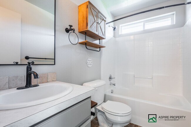 Building Photo - 4 Bed 2 Bath home for rent