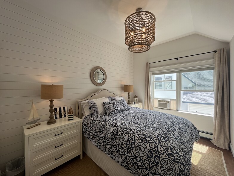 Stunning QUEEN guest Room with nautical theme. - 11 Henry St