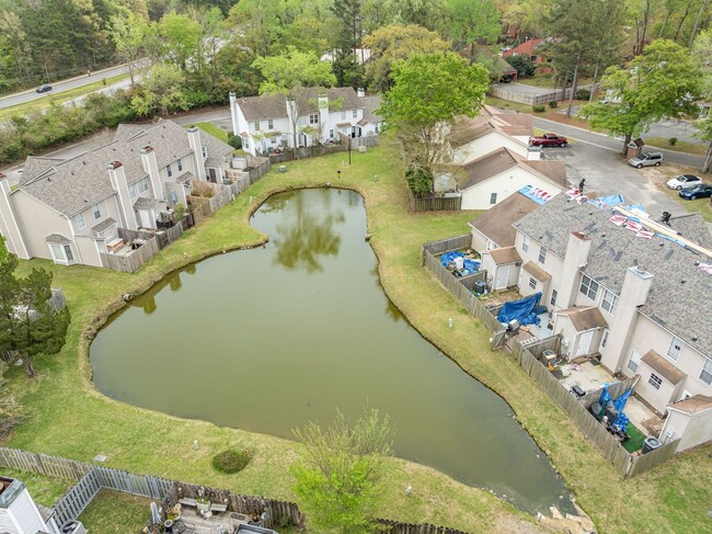 Building Photo - Modern Comfort & Convenience in Regents Green Townhome