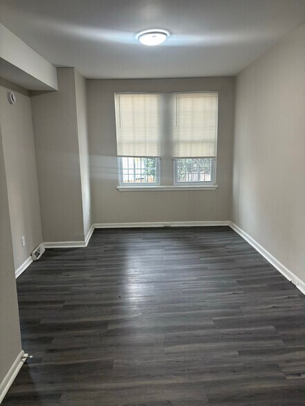 Building Photo - 2416 W Franklin St