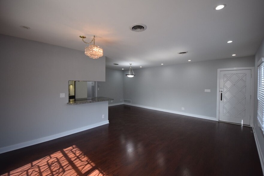 Building Photo - 11204 Peach Grove St