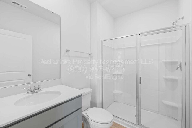 Building Photo - 1837 Vanderlyn St