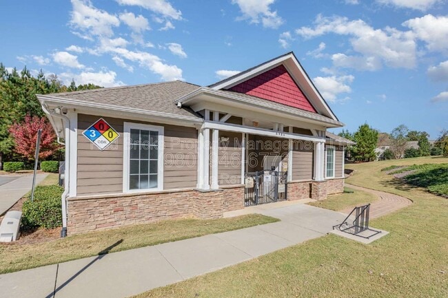 Building Photo - 4860 Pepper Dr