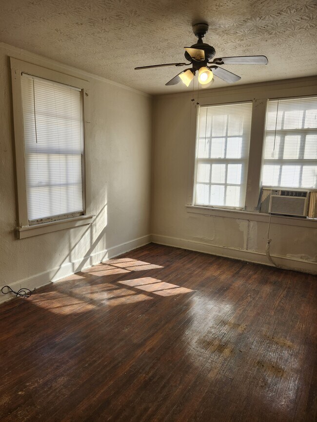 Building Photo - 327 S Capitol Pkwy