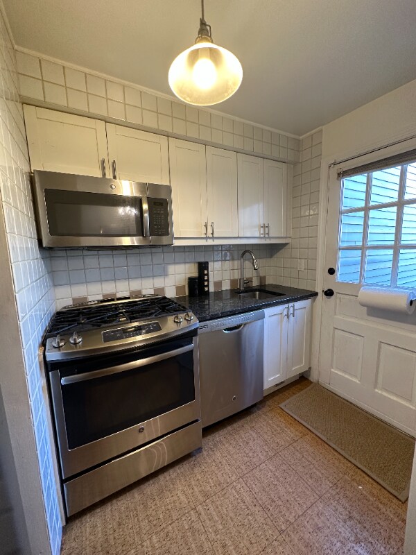 Building Photo - 618 S Pitt St