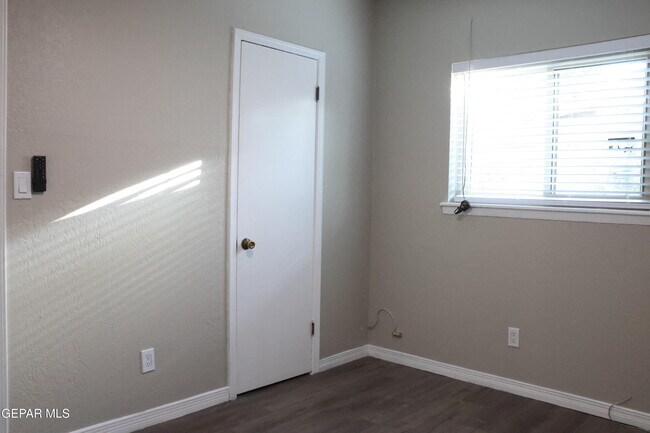 Building Photo - 6704 La Cadena Dr