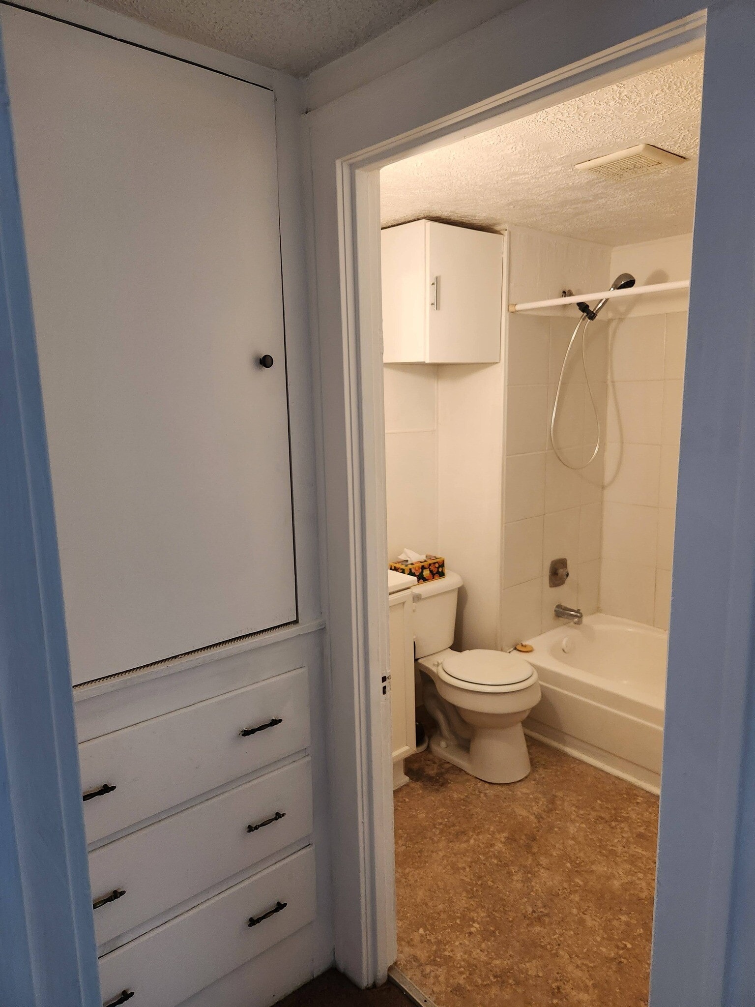 Building Photo - 23246 Alexander Rd