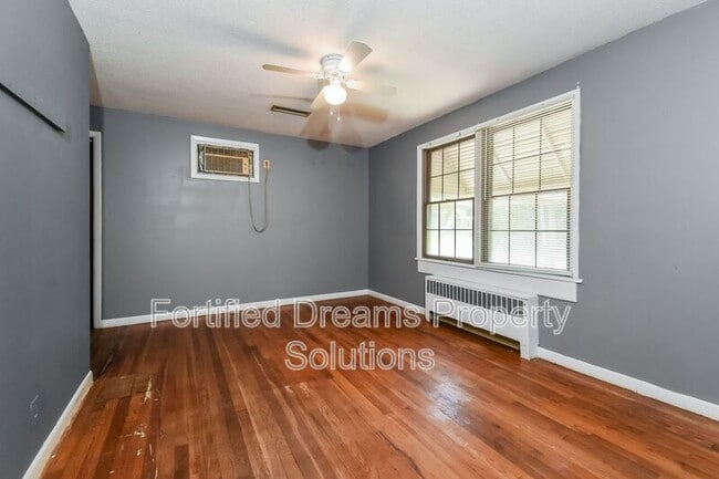 Building Photo - 633 S Greensboro St