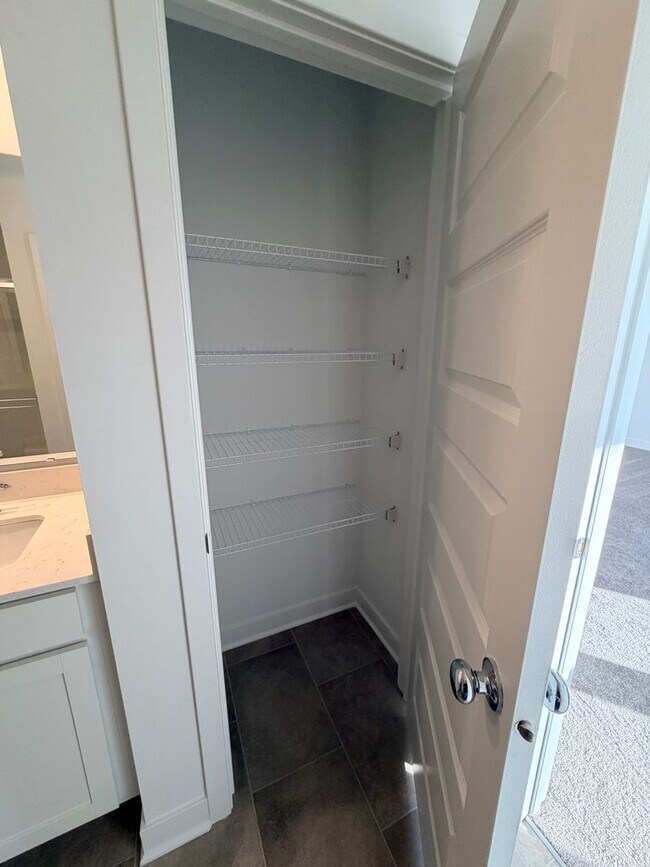 Building Photo - 936 Shadow Dr