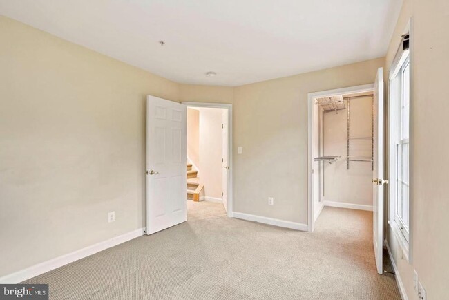 Building Photo - 8878 Ashgrove House Ln