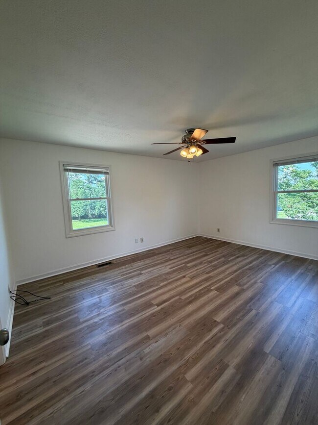 Building Photo - Situated in the heart of Sango, massive lot, and includes a fully finished & recently remodeled b...