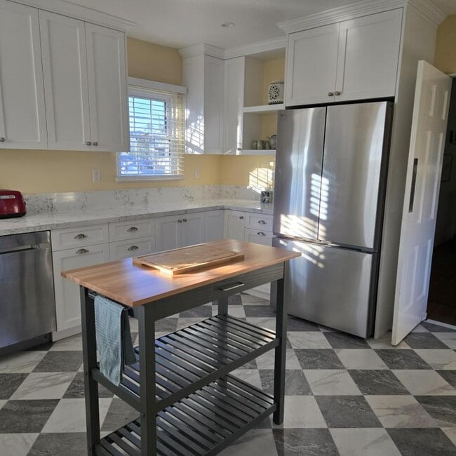 Building Photo - 901 A Ave