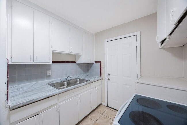 Building Photo - 1230 9th Ave S