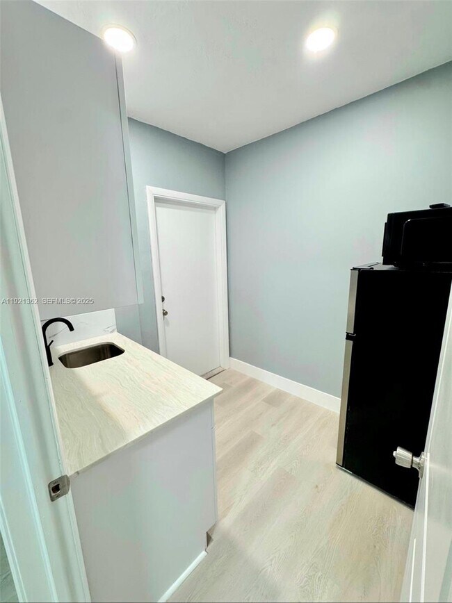 Building Photo - 321 NW 93rd Ave