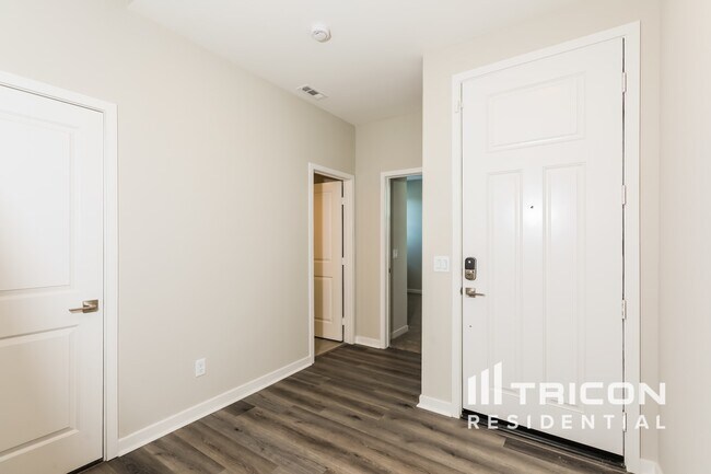 Building Photo - 31667 Hans Dr