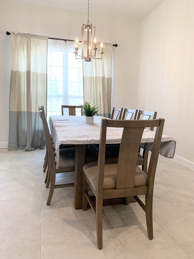 Building Photo - 3715 SW 17th Ave