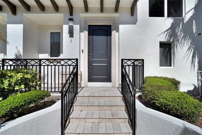 Building Photo - 425 N Ocean Blvd