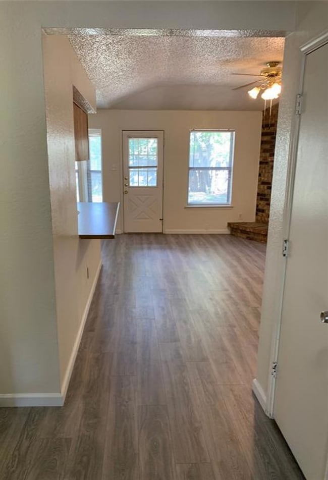 Building Photo - 7304 Meadowbrook Dr
