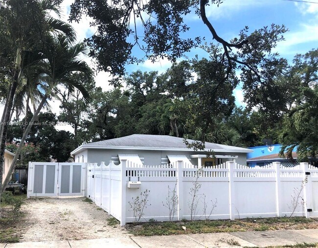 Primary Photo - 812 SW 16th Ct