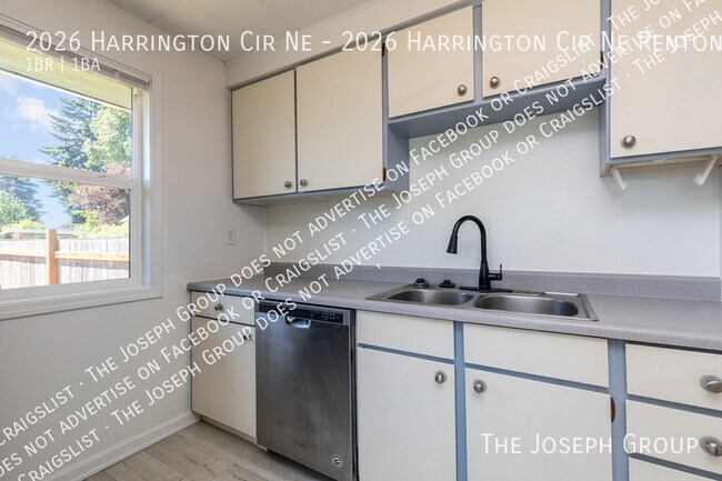 Building Photo - 2026 Harrington Cir NE