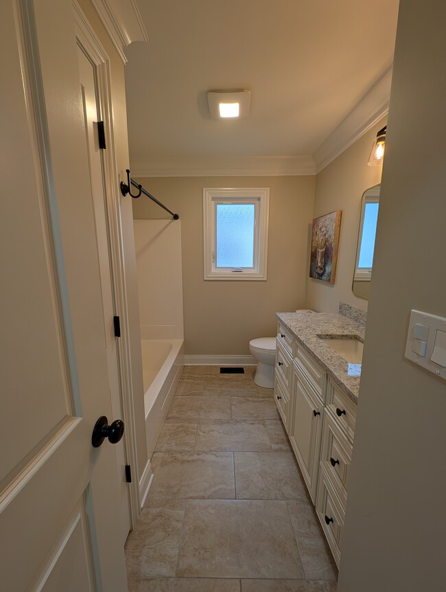 2nd full bathroom - 4530 Sunnyside Ave