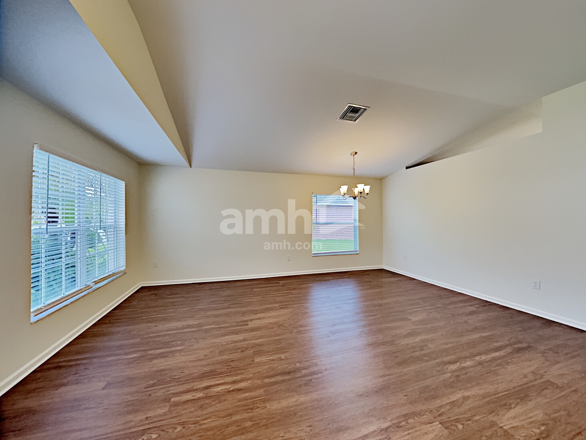 Building Photo - 1044 Summer Breeze Dr