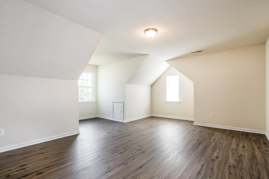 Building Photo - 1056 S Philwood Ct