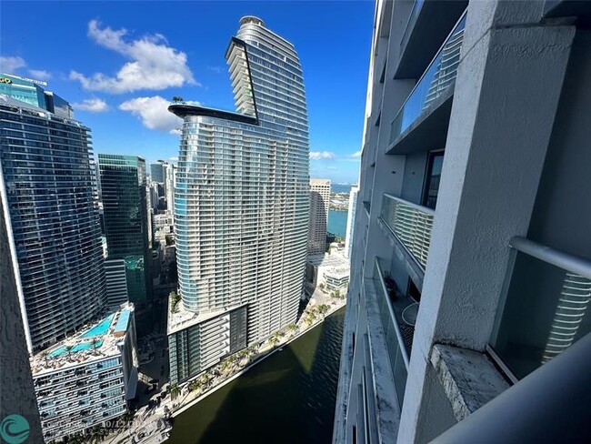 Building Photo - 475 Brickell Ave