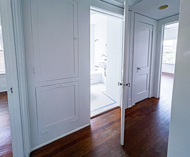 Building Photo - 1609 Kipling St