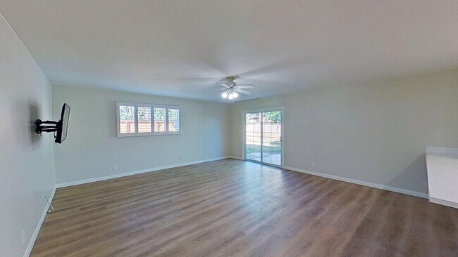 Building Photo - 8011 Taylor Dr