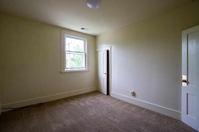 Building Photo - 204 Harvard Pl