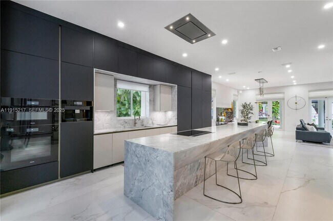 Building Photo - 8941 SW 65th Ct