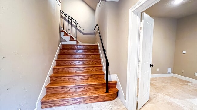 Building Photo - 2418 Ralph St