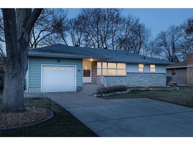 Building Photo - 6418 37th Ave N