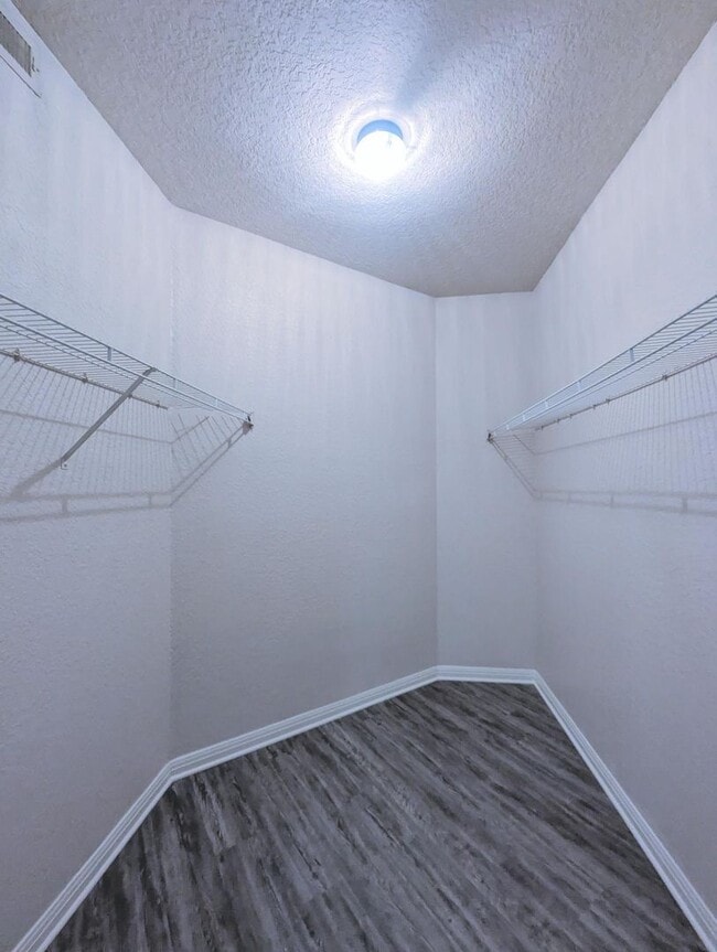 Building Photo - Modern 2BR/2BA Condo Near Ivanhoe Village – Move-In Ready!