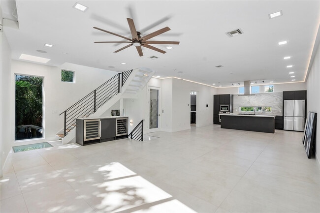 Building Photo - 3270 NE 15th St