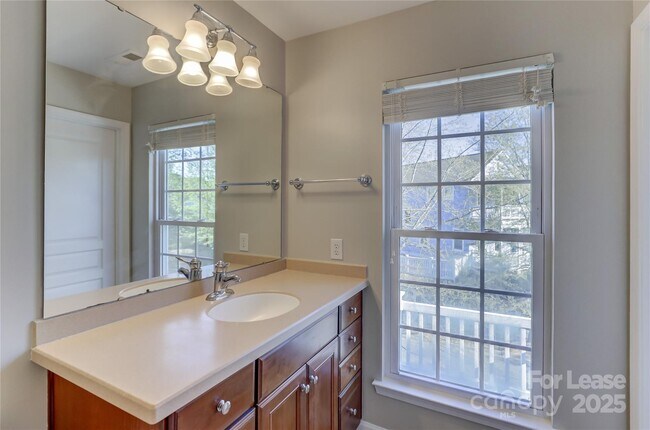 Building Photo - 562 6th Baxter Crossing