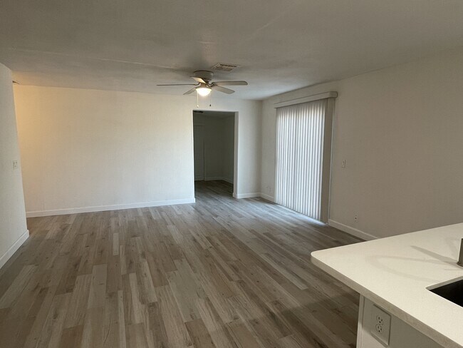 Building Photo - 824 W Romo Jones St