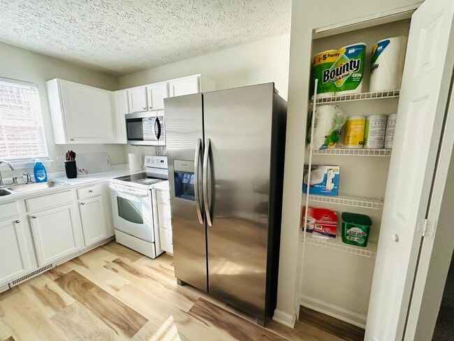 Building Photo - 5600 Brandycrest Dr