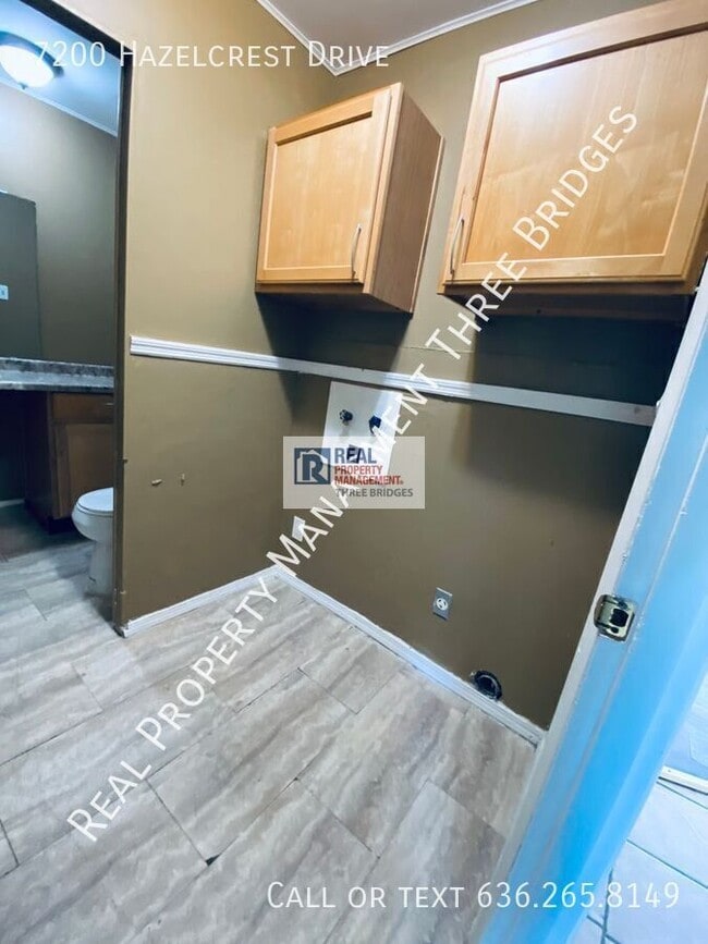 Building Photo - 7200 Hazelcrest Dr