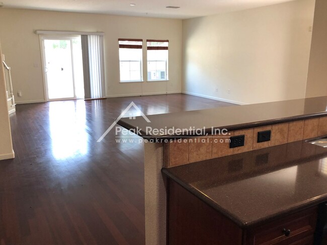 Building Photo - Newer 3bd/2.5ba North Natomas Condo with 2...