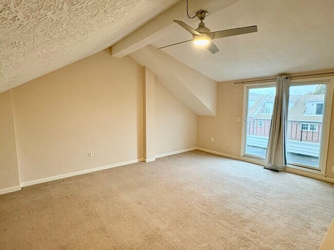 Building Photo - 224 Park St