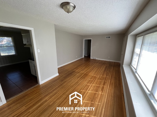 Building Photo - 1508 E.Raines Rd