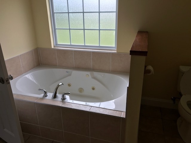 Building Photo - Maryville, 4 bedroom home with fireplace